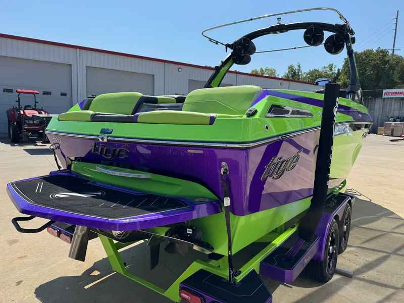 Slide: The Image of Tige 23ZX 2022 - 4