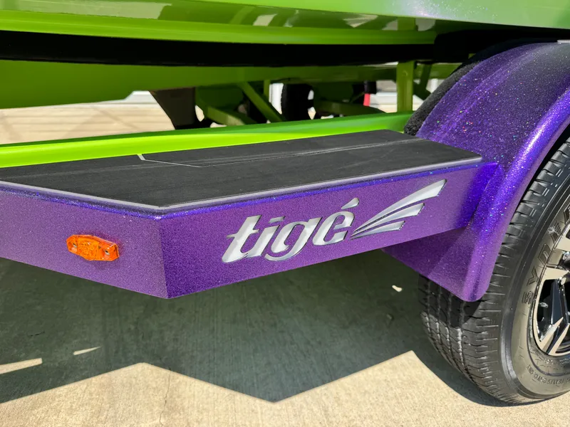 Slide: The Image of Tige 23ZX 2022 - 10