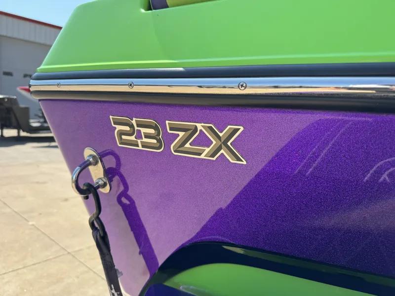 Slide: The Image of Tige 23ZX 2022 - 9