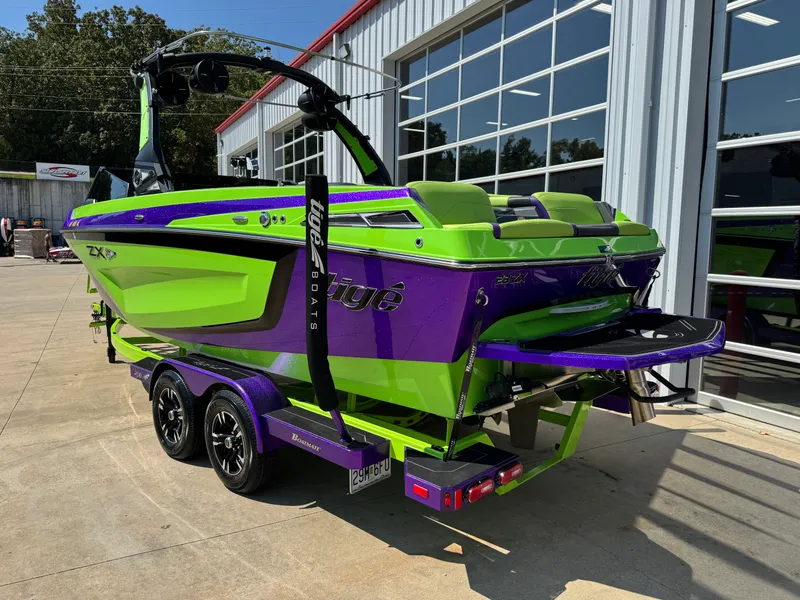 Slide: The Image of Tige 23ZX 2022 - 6