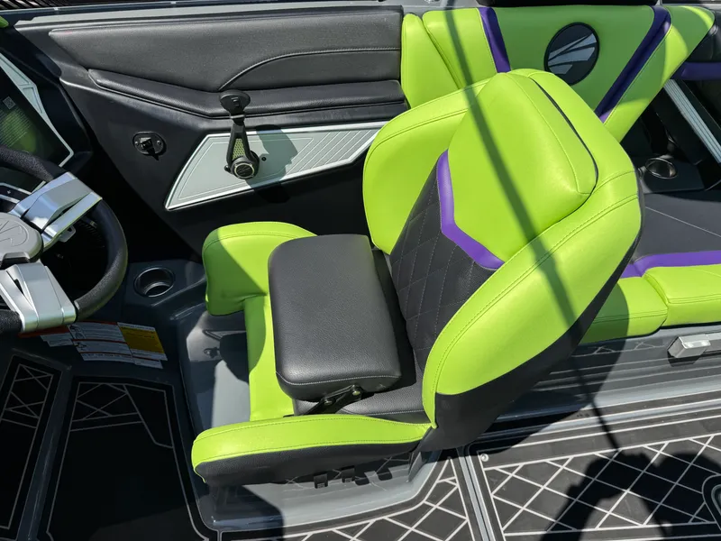 Slide: The Image of Tige 23ZX 2022 - 25