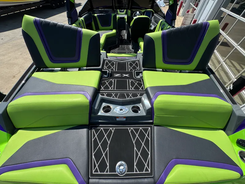 Slide: The Image of Tige 23ZX 2022 - 16