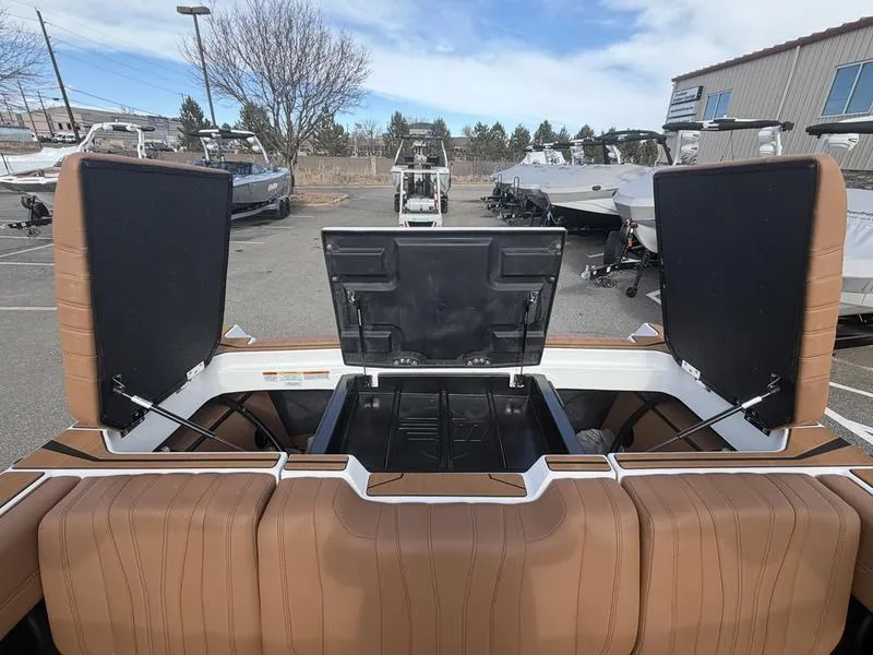 Slide: The Image of Malibu 22 LSV 2026 - 24