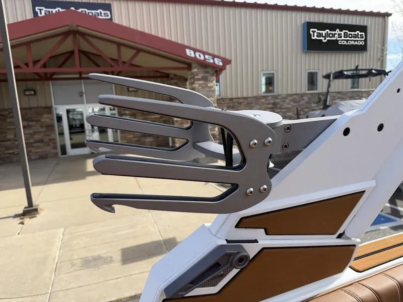 Slide: The Image of Malibu 22 LSV 2026 - 20