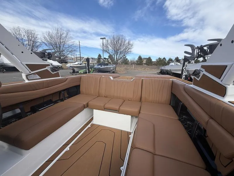 Slide: The Image of Malibu 22 LSV 2026 - 22