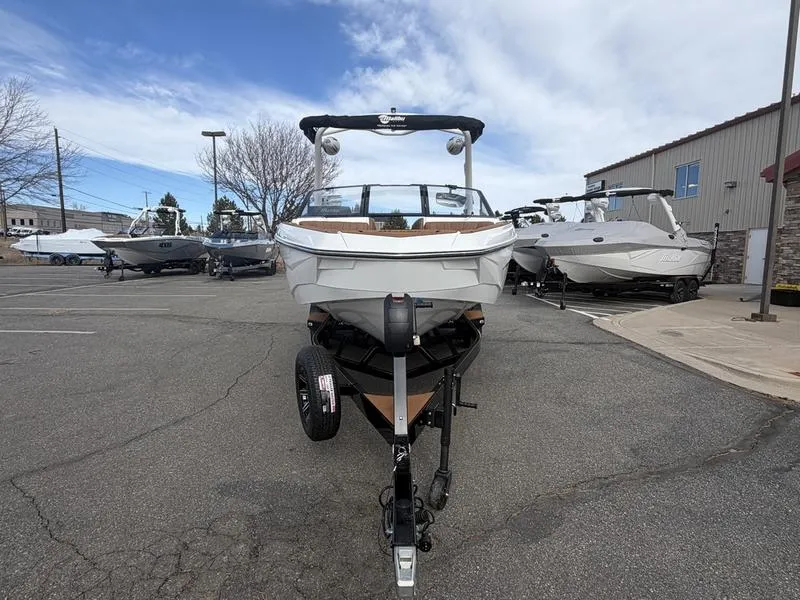 Slide: The Image of Malibu 22 LSV 2026 - 2