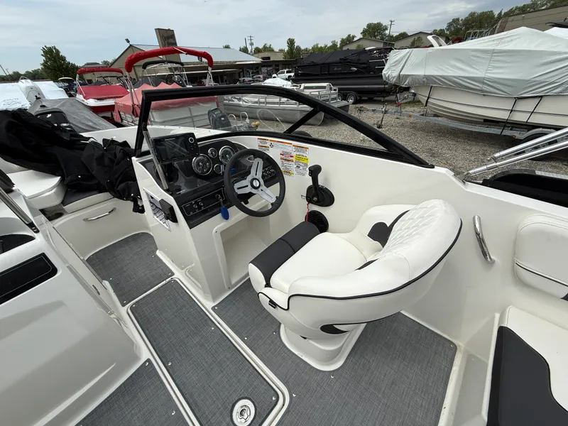 Slide: The Image of Bayliner VR 4 OB 2023 - 11