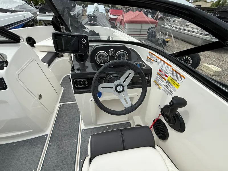 Slide: The Image of Bayliner VR 4 OB 2023 - 12