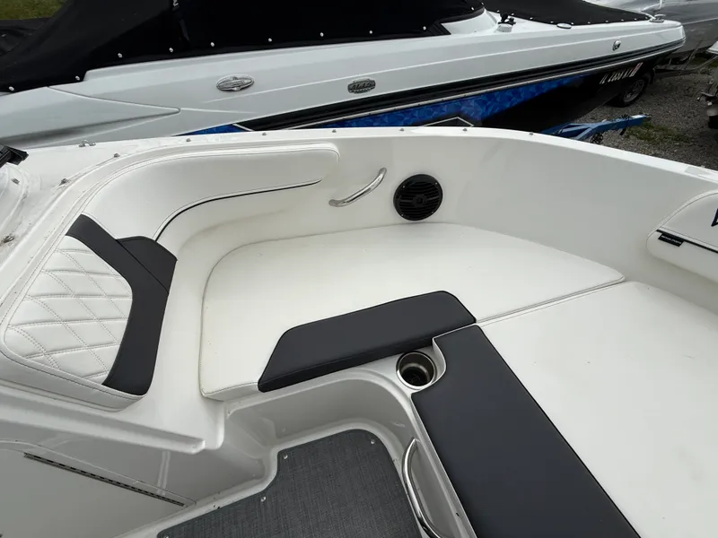 Slide: The Image of Bayliner VR 4 OB 2023 - 22
