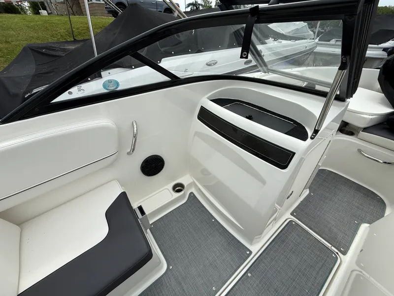 Slide: The Image of Bayliner VR 4 OB 2023 - 8