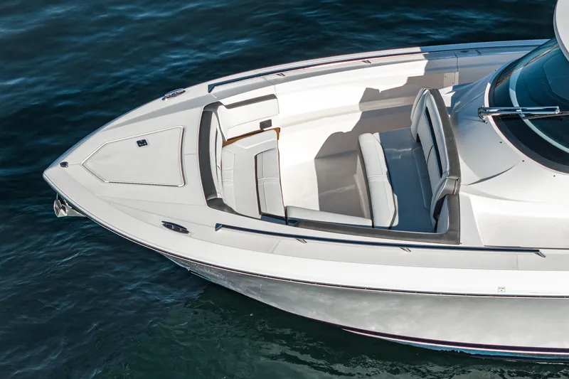 Slide: The Image of Tiara 38 LS 2019 - 10