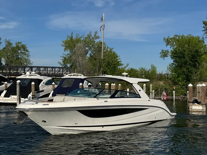 Slide: The Image of Sea Ray 400 SLX 2023 - 10