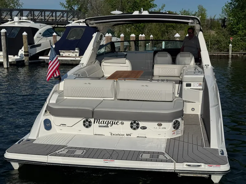Slide: The Image of Sea Ray 400 SLX 2023 - 12