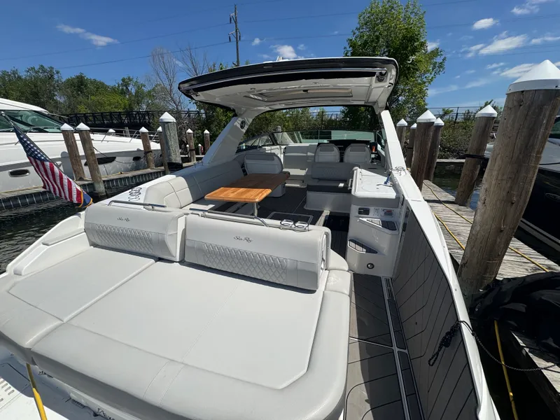 Slide: The Image of Sea Ray 400 SLX 2023 - 14
