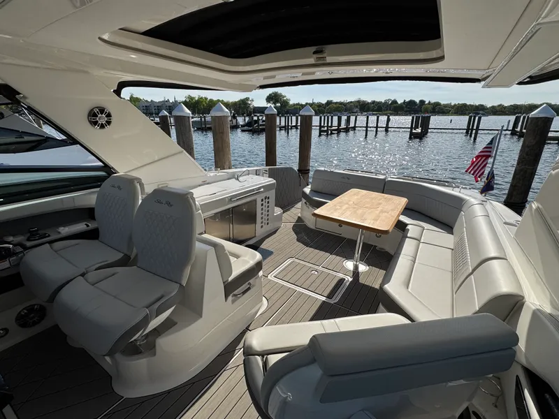 Slide: The Image of Sea Ray 400 SLX 2023 - 21