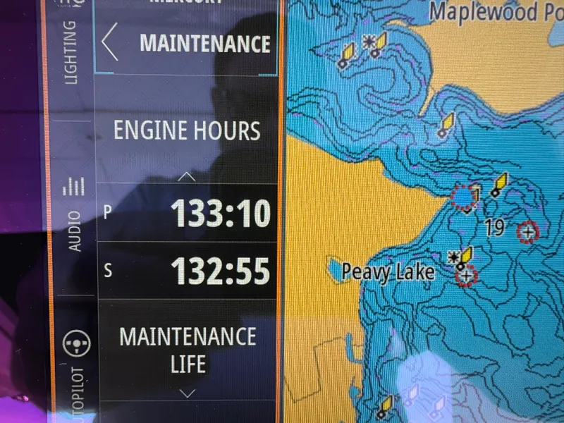 Slide: The Image of Sea Ray 400 SLX 2023 - 22