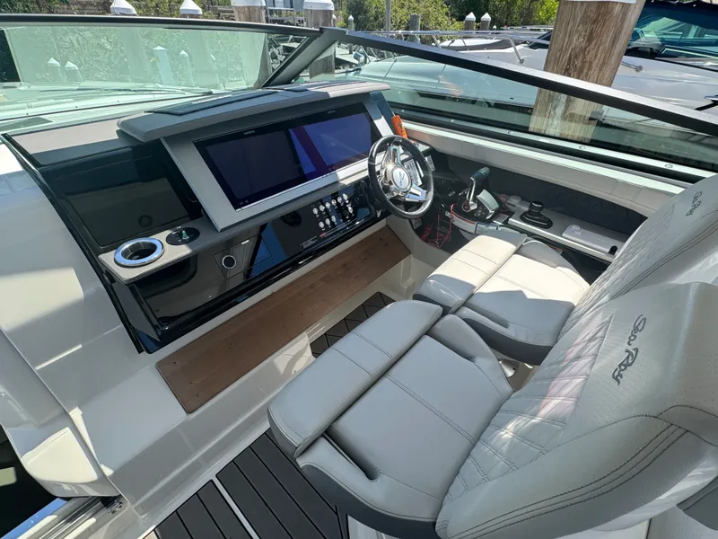 Slide: The Image of Sea Ray 400 SLX 2023 - 24