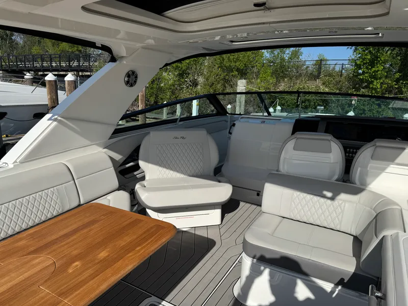 Slide: The Image of Sea Ray 400 SLX 2023 - 26
