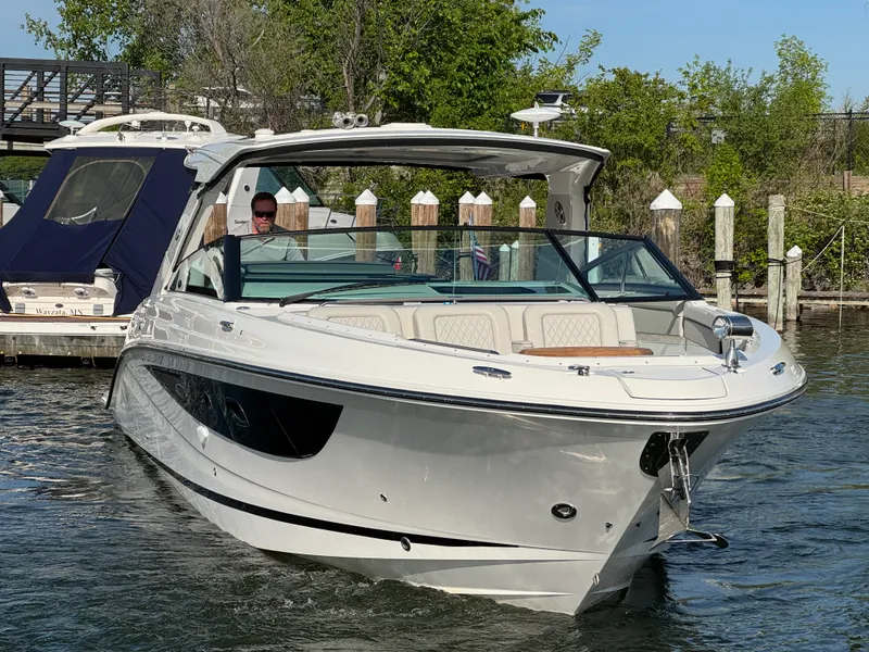 Slide: The Image of Sea Ray 400 SLX 2023 - 3
