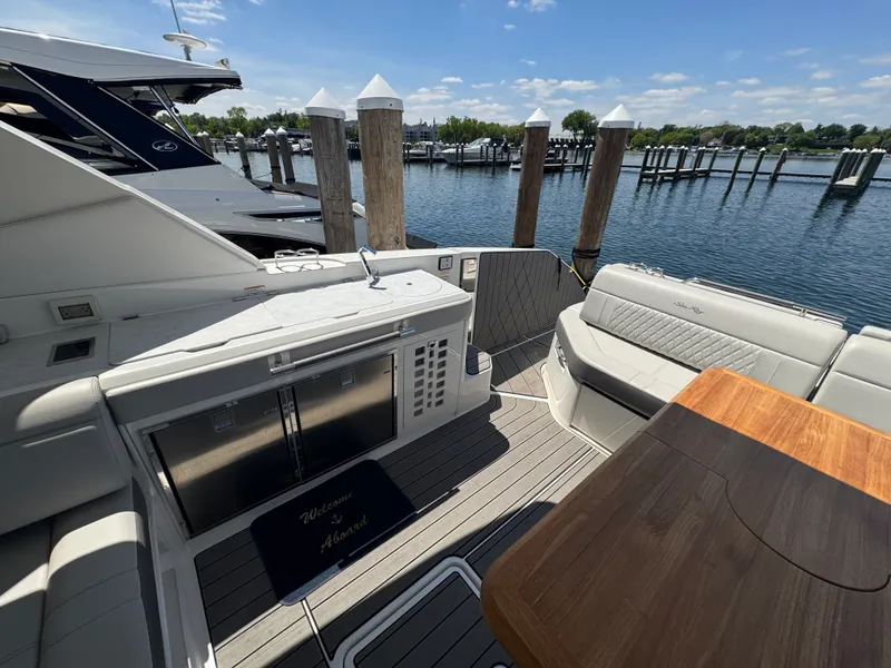 Slide: The Image of Sea Ray 400 SLX 2023 - 31