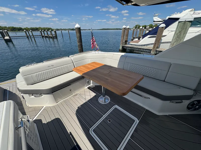 Slide: The Image of Sea Ray 400 SLX 2023 - 33