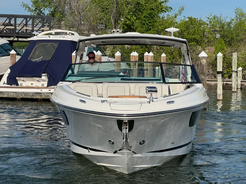 Slide: The Image of Sea Ray 400 SLX 2023 - 4