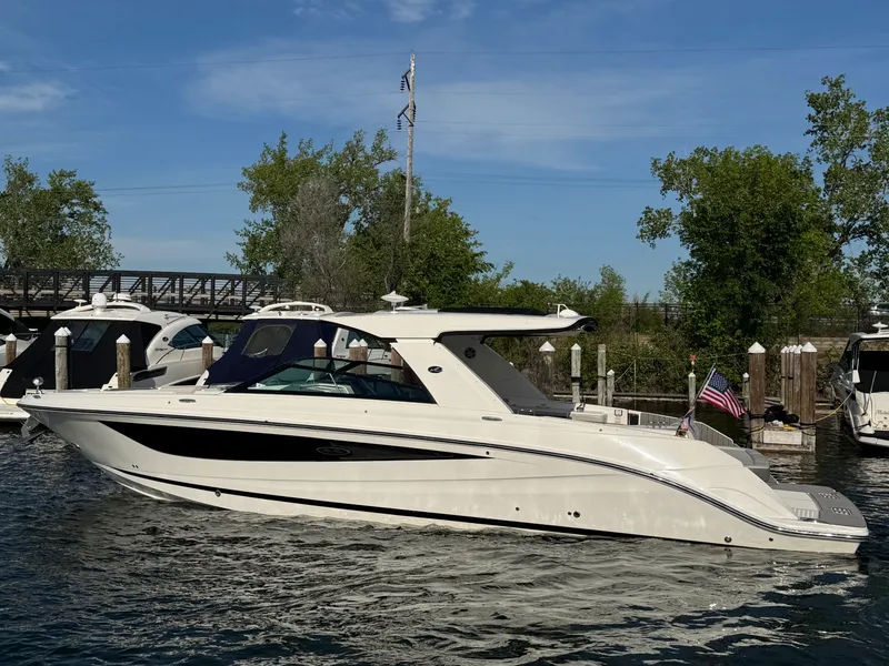 Slide: The Image of Sea Ray 400 SLX 2023 - 7