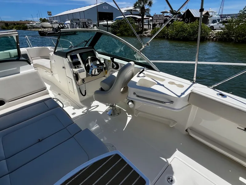 Slide: The Image of Boston Whaler 230 VANTAGE 2015 - 17