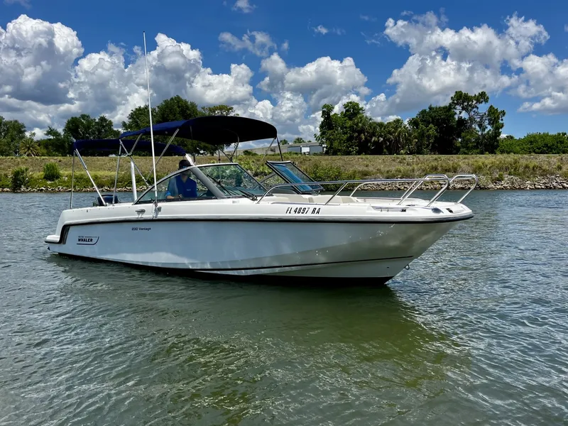 Slide: The Image of Boston Whaler 230 VANTAGE 2015 - 3