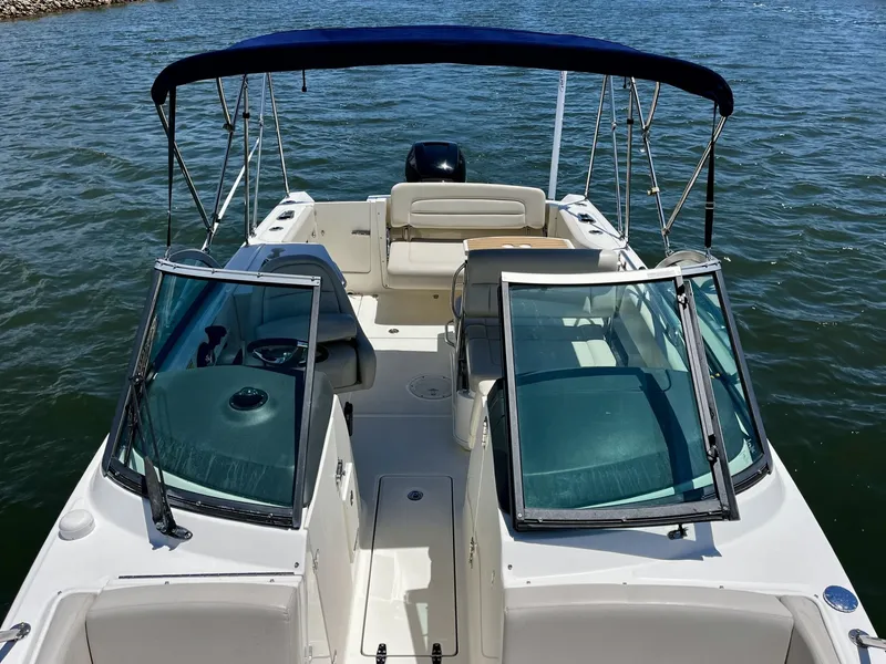 Slide: The Image of Boston Whaler 230 VANTAGE 2015 - 11