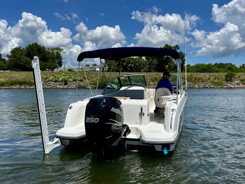 Slide: The Image of Boston Whaler 230 VANTAGE 2015 - 10