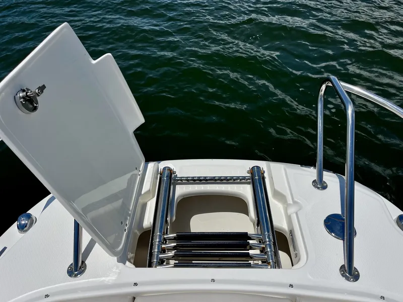 Slide: The Image of Boston Whaler 230 VANTAGE 2015 - 14