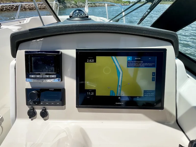 Slide: The Image of Boston Whaler 230 VANTAGE 2015 - 19