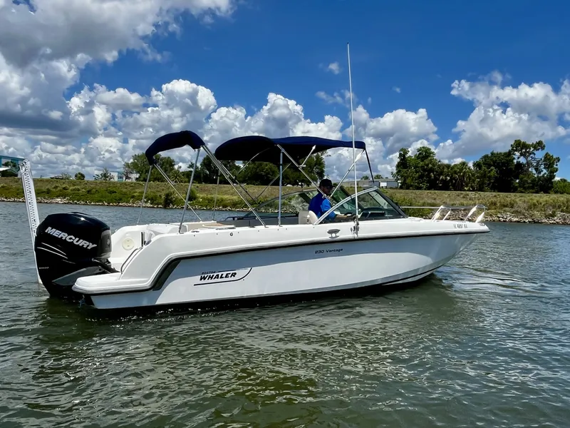 Slide: The Image of Boston Whaler 230 VANTAGE 2015 - 7