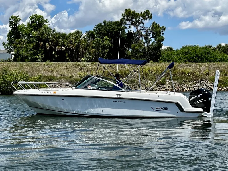 Slide: The Image of Boston Whaler 230 VANTAGE 2015 - 0