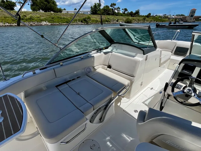 Slide: The Image of Boston Whaler 230 VANTAGE 2015 - 16