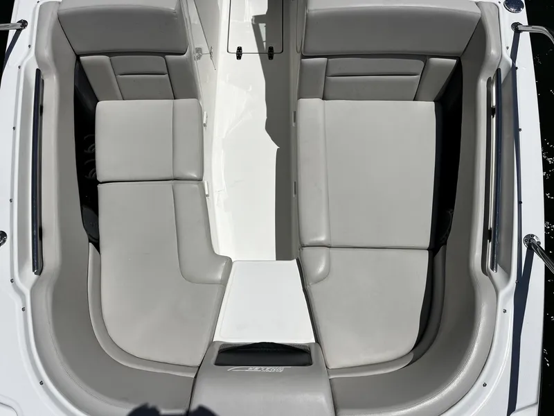 Slide: The Image of Boston Whaler 230 VANTAGE 2015 - 13