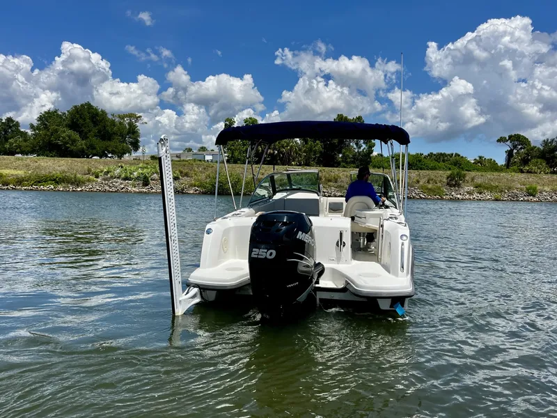 Slide: The Image of Boston Whaler 230 VANTAGE 2015 - 9