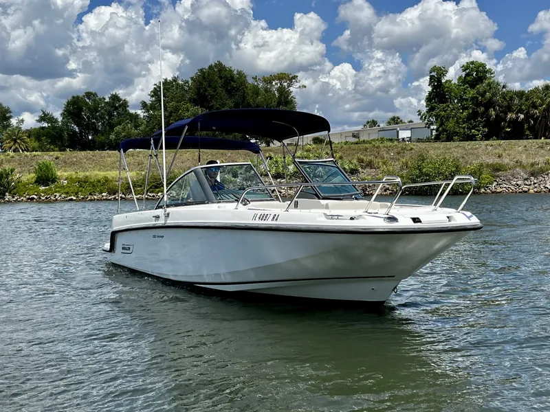 Slide: The Image of Boston Whaler 230 VANTAGE 2015 - 4