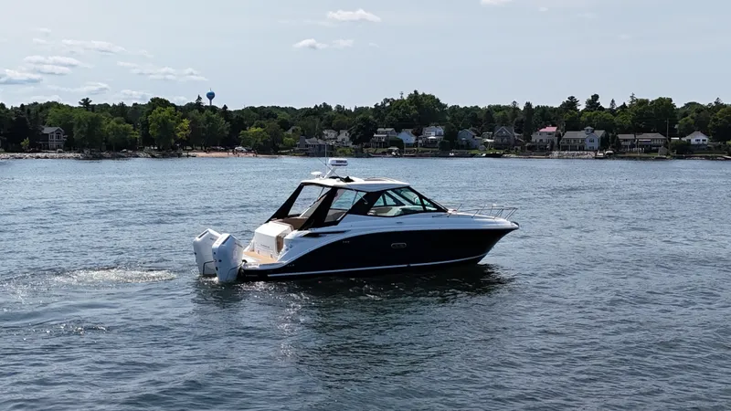 Slide: The Image of Sea Ray Sundancer 320 Outboard 2026 - 9