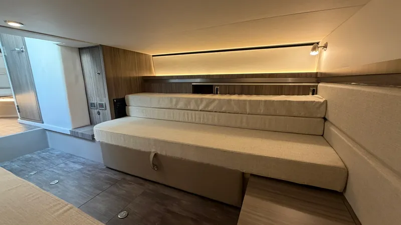 Slide: The Image of Sea Ray Sundancer 320 Outboard 2026 - 45