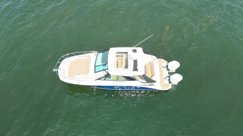 Slide: The Image of Sea Ray Sundancer 320 Outboard 2026 - 18
