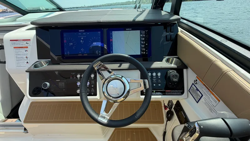 Slide: The Image of Sea Ray Sundancer 320 Outboard 2026 - 36