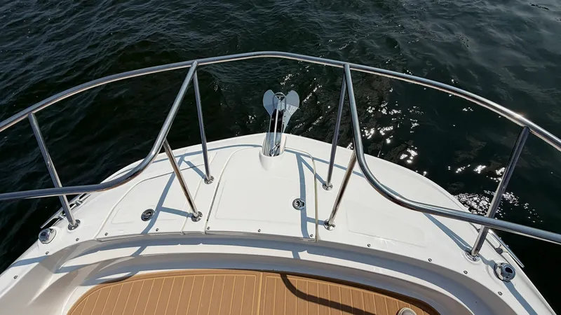Slide: The Image of Sea Ray Sundancer 320 Outboard 2026 - 57