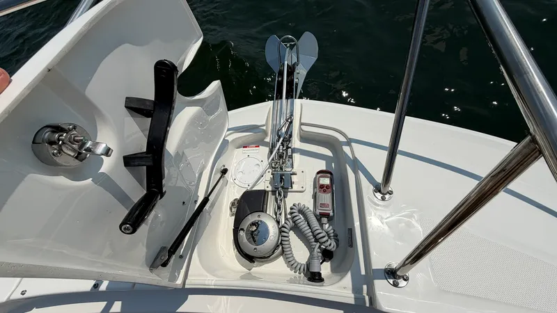 Slide: The Image of Sea Ray Sundancer 320 Outboard 2026 - 58