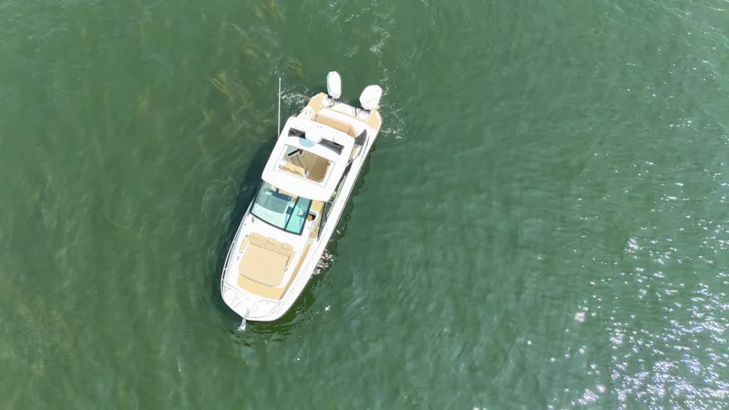 Slide: The Image of Sea Ray Sundancer 320 Outboard 2026 - 17
