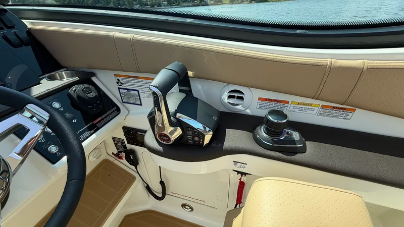 Slide: The Image of Sea Ray Sundancer 320 Outboard 2026 - 39