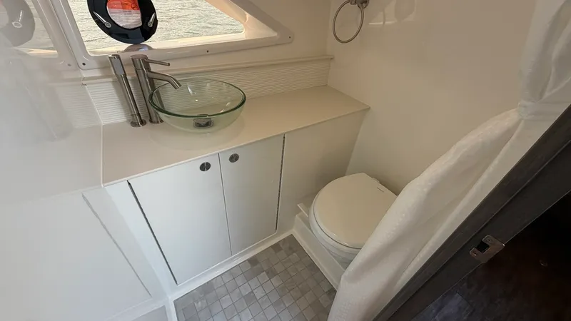 Slide: The Image of Sea Ray Sundancer 320 Outboard 2026 - 50
