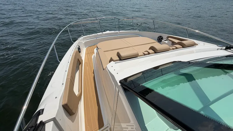 Slide: The Image of Sea Ray Sundancer 320 Outboard 2026 - 52