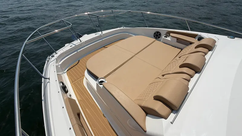 Slide: The Image of Sea Ray Sundancer 320 Outboard 2026 - 53